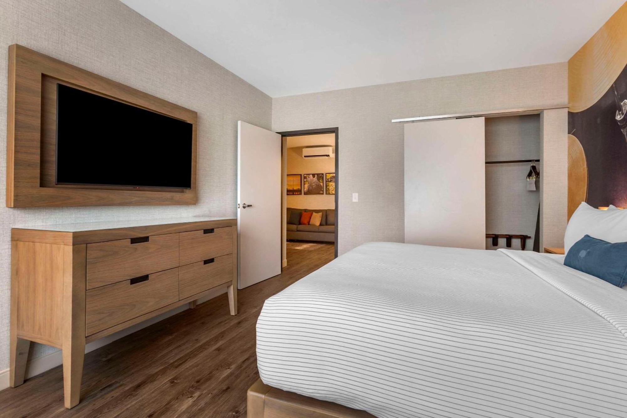 Cambria Hotel Austin Airport エクステリア 写真